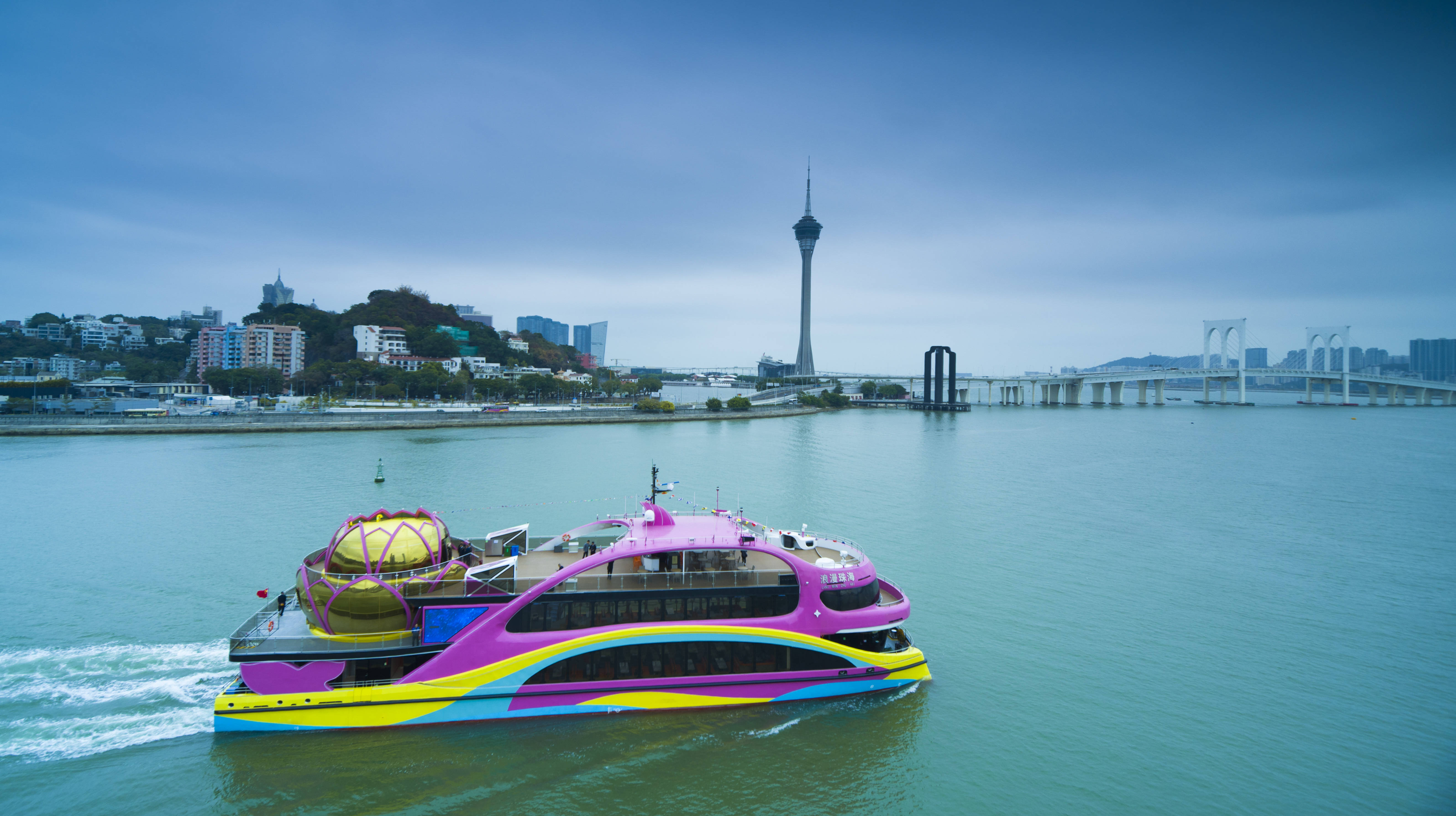 豪华游轮“浪漫珠海号”启航J9国际网站珠海首艘纯电(图1)